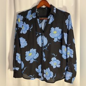 Worthington black & blue floral long sleeve V neck with collar button down